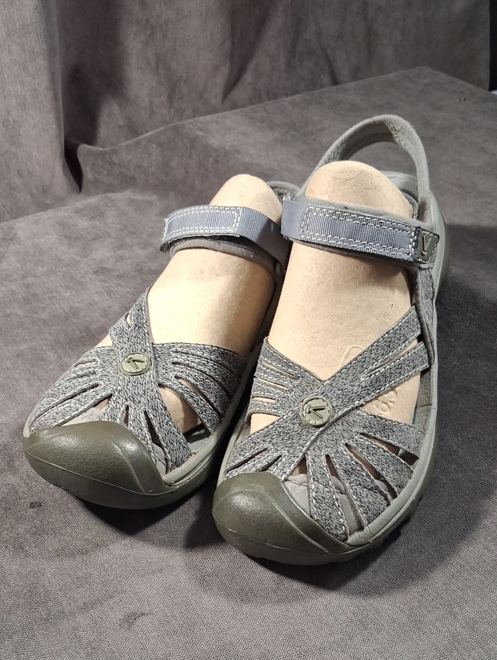 Keen "Rose" Gargoyle Grey with Velcro Closure Foam Sole Sandals G US 6.5